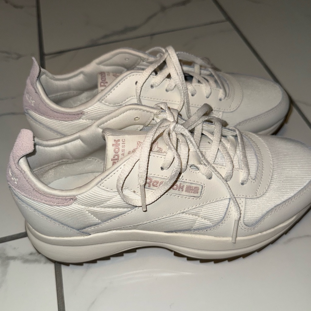 Reebok Off White And Light Mauve Sneakers